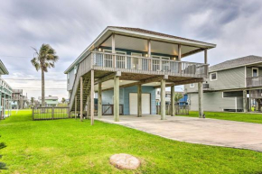 Walk to Beach Family-Friendly Galveston Home!